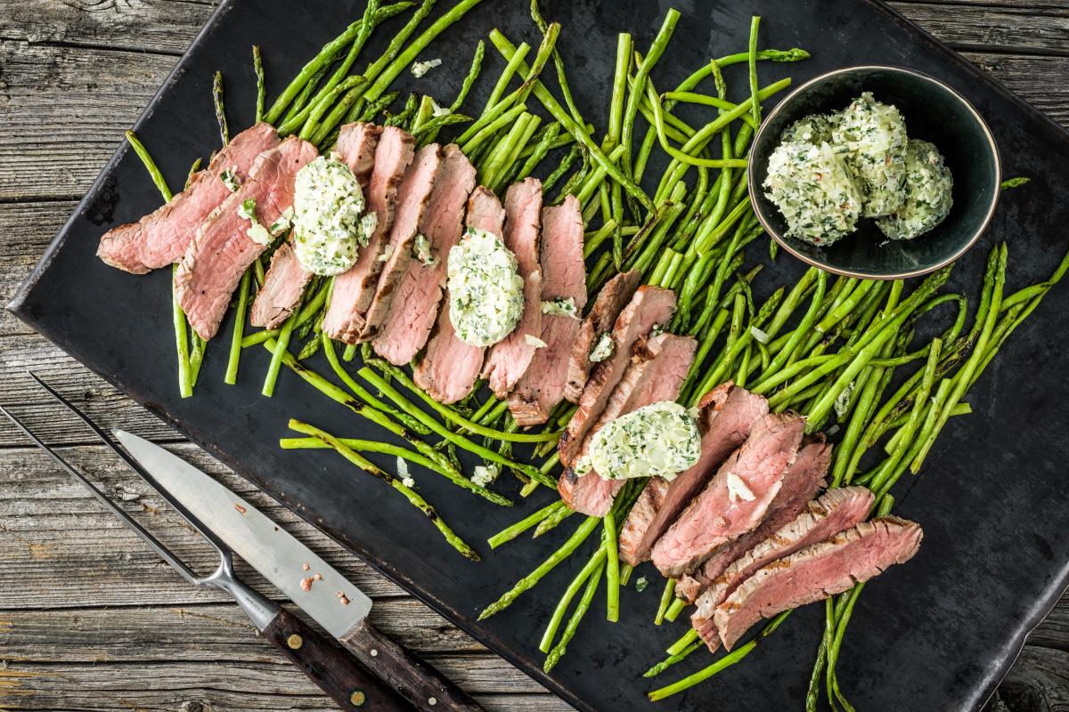 FlankSteakTagliata mit ChimichurriButter Rezepte fooby.ch