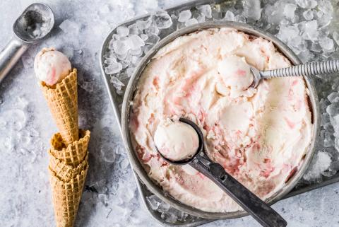 Rhubarb frozen yoghurt