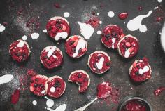 Superfood rounds with berry puree