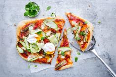 Pizza with courgette and poached egg