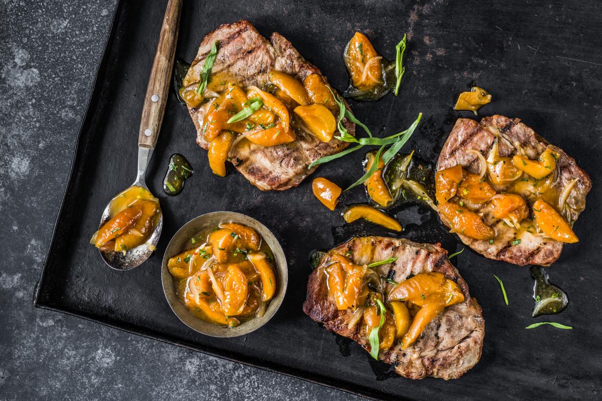 Pork steaks with apricot chutney - Recipes | fooby.ch