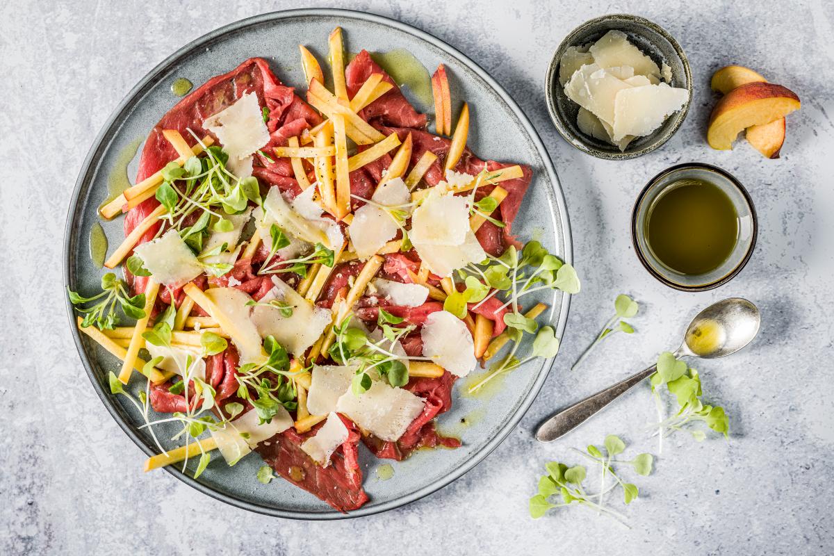 Beef carpaccio with peach - Recipes | fooby.ch