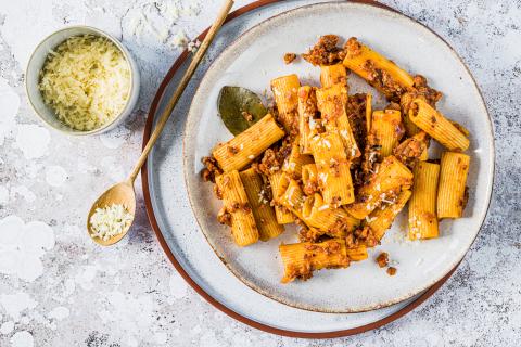 Pasta with cauliflower bolognese