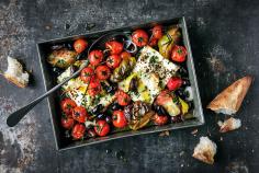 Feta rôtie aux tomates et aux olives