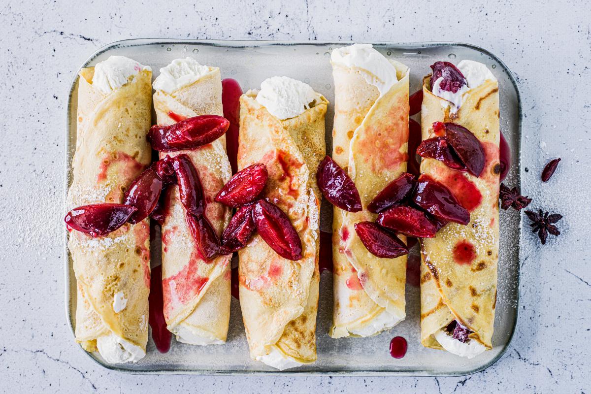 Crêpes with stewed plums - Recipes | fooby.ch