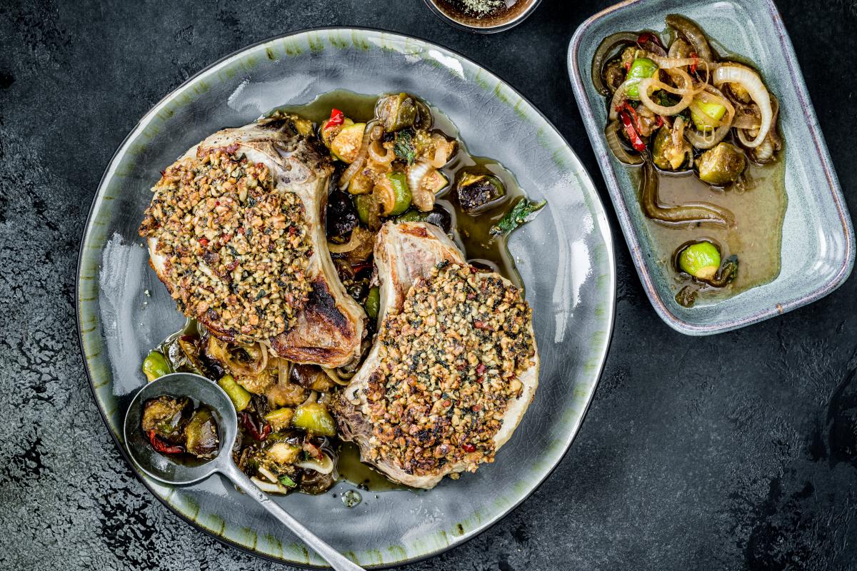Walnut-crusted pork chops - Recipes | fooby.ch