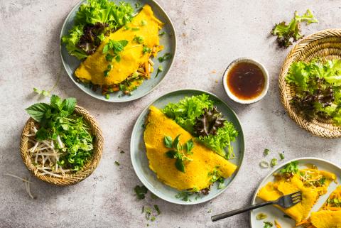 Banh Xeo-Omeletten mit Gemüsefüllung