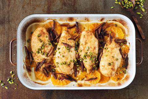 Chicken breasts with oranges and dates