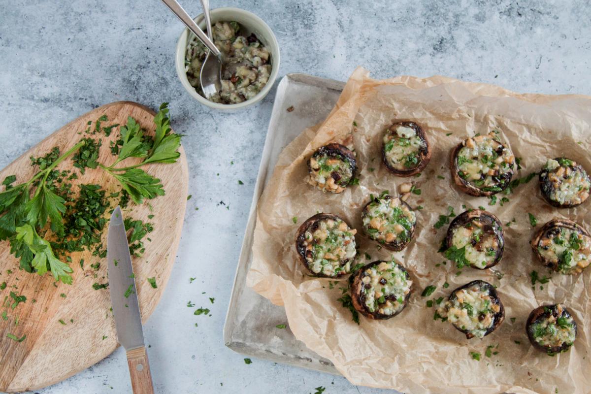 Stuffed mushrooms with Gorgonzola and pear - Recipes | fooby.ch