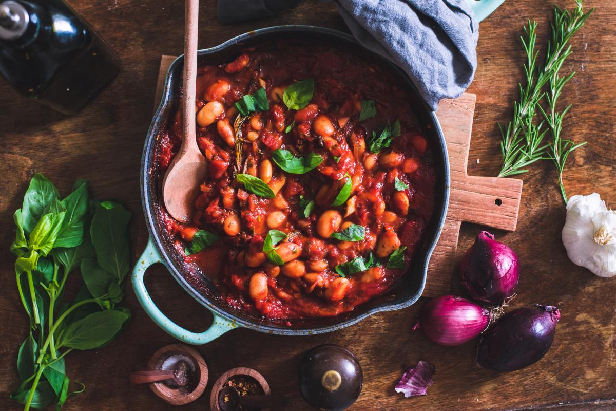 Beans in basil &amp; tomato sauce - Recipes | fooby.ch