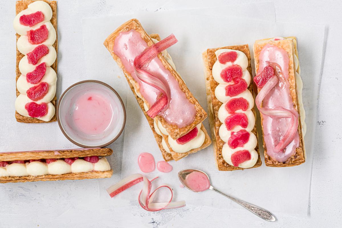 Elderflower custard slices with rhubarb - Recipes | fooby.ch