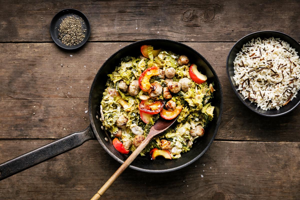 Sausage and cabbage with wild rice - Recipes | fooby.ch