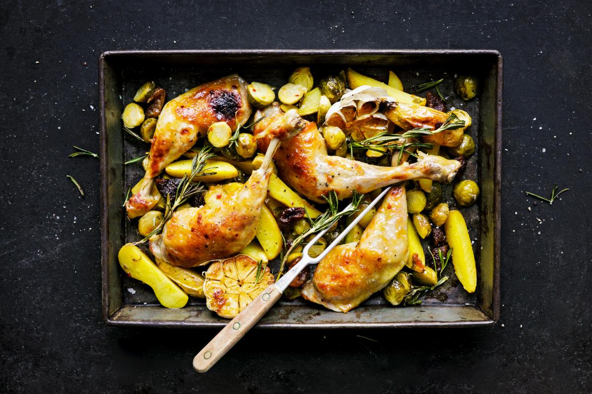 Chicken thighs with Brussels sprouts - Recipes | fooby.ch