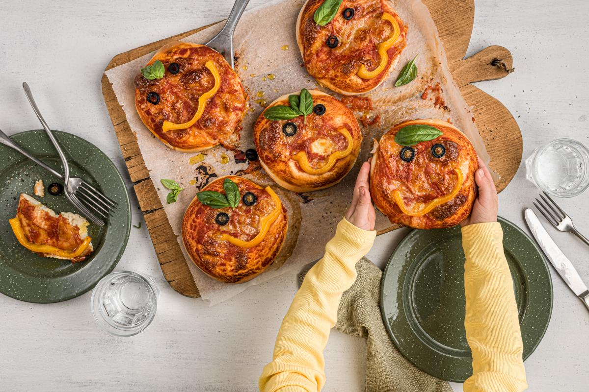 Pizza faces - Recipes | little FOOBY