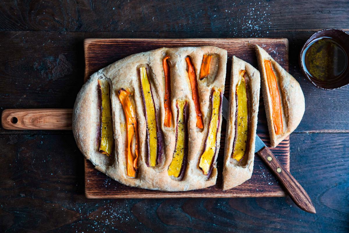 Focaccia with Pfälzer carrots and rosemary - Recipes | fooby.ch