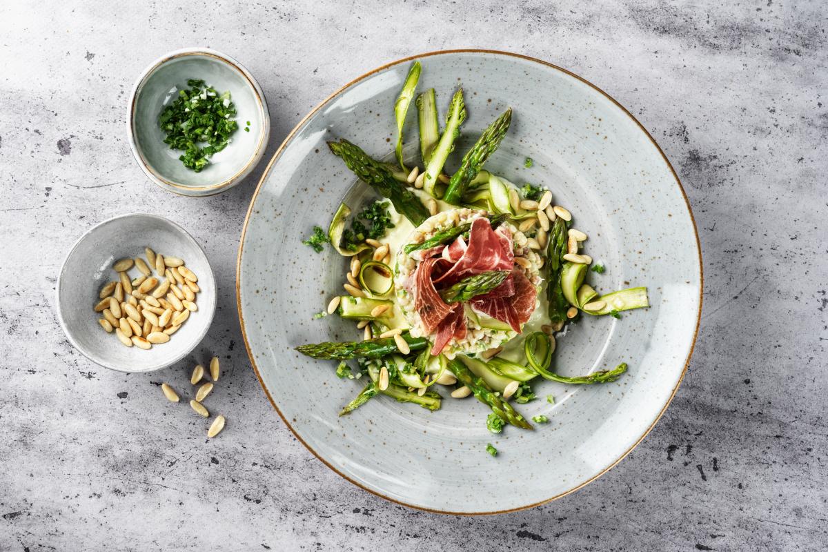 Fregola Sarda mit Spargeln auf Burrata Rezepte fooby.ch