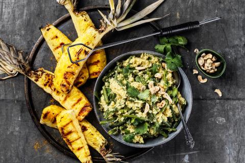 Rice salad with grilled pineapple