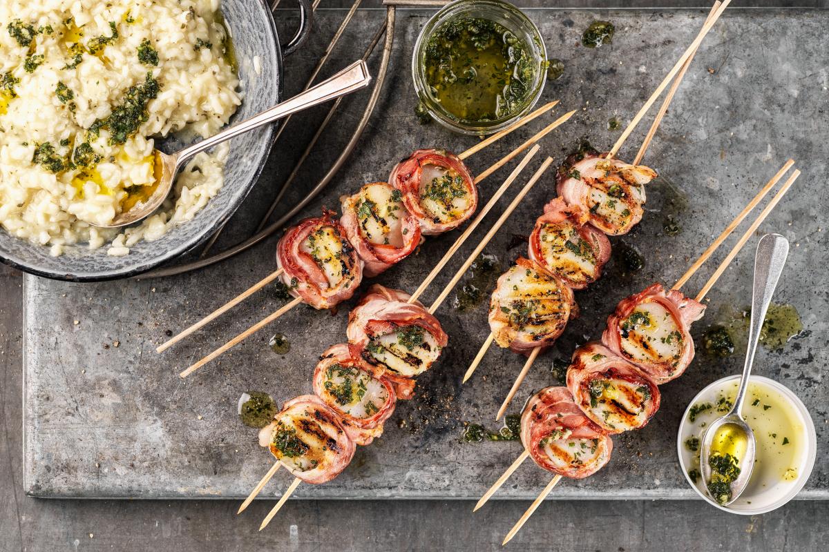 Scallop skewers with risotto - Recipes | fooby.ch
