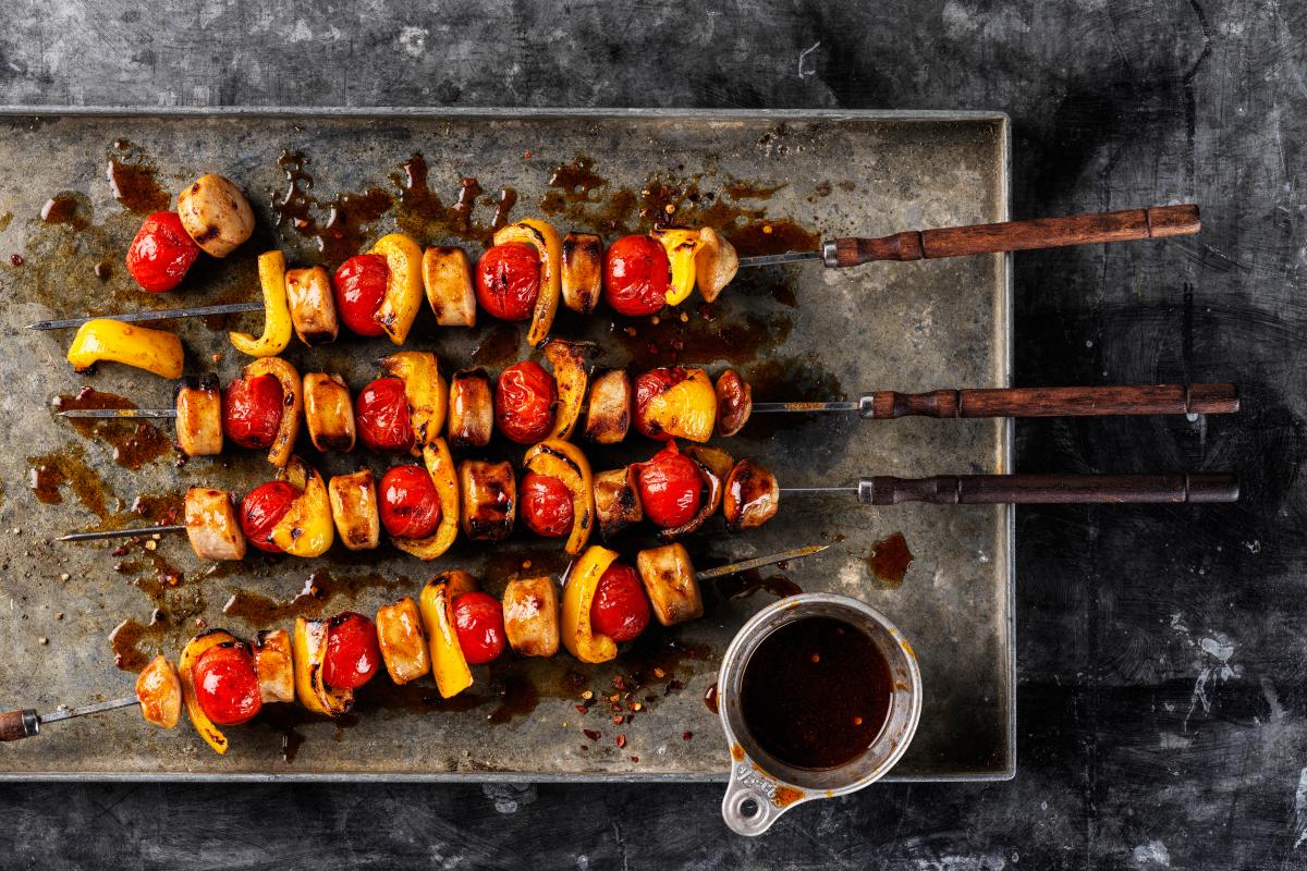 Marinated veal sausage kebabs - Recipes | fooby.ch