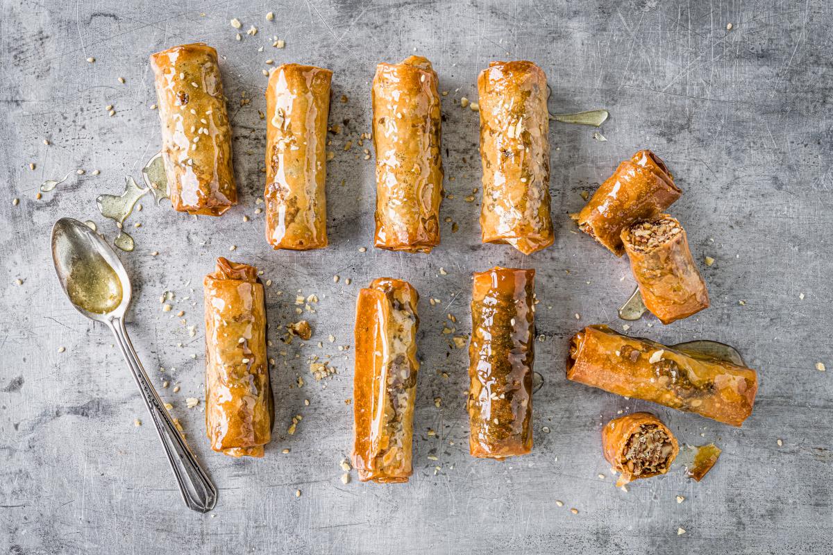 Walnut and date rolls - Recipes | fooby.ch
