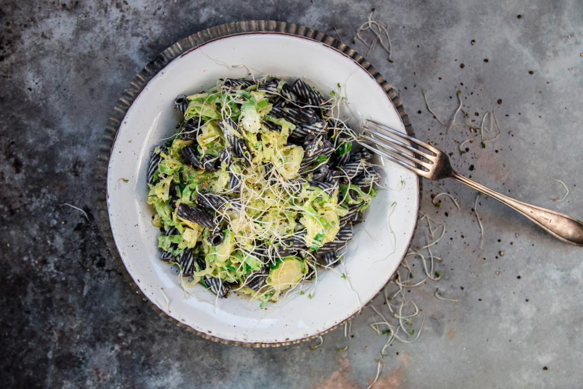 Pasta in a vegan sprout & lemon sauce - Recipes | fooby.ch