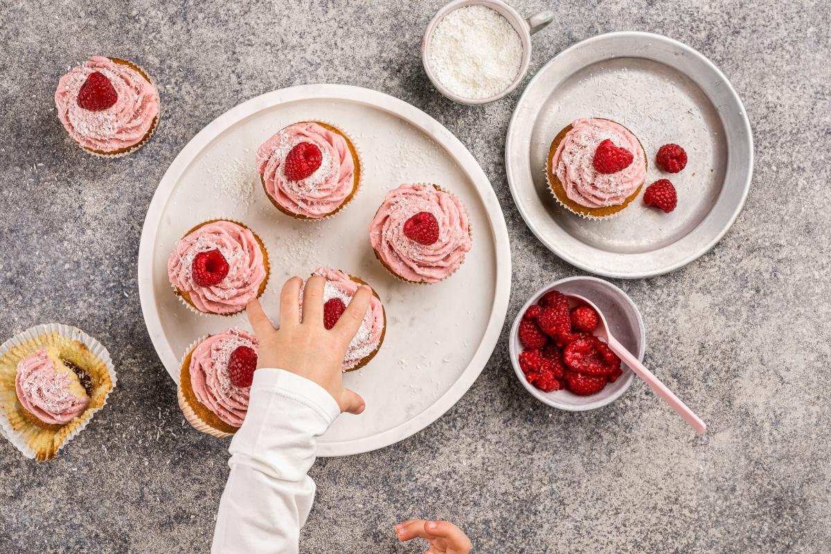 Raspberry cupcakes - Recipes | little FOOBY