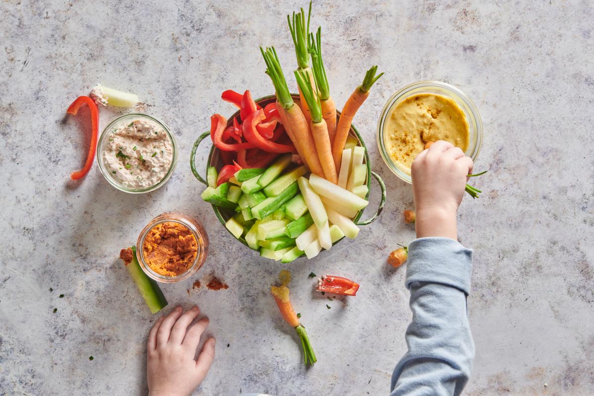 Vegetable sticks with dips - Recipes | little FOOBY