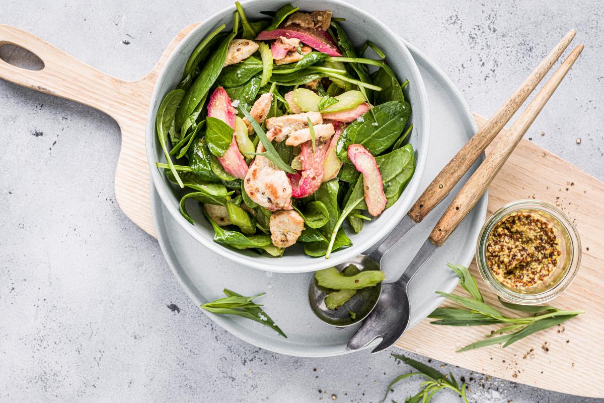 Chicken and rhubarb salad - Recipes | fooby.ch