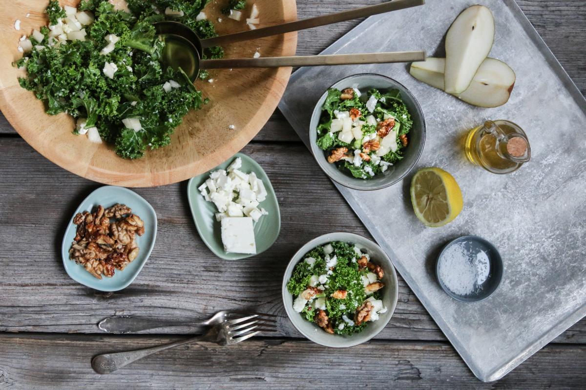 Kale salad with pears and walnuts - Recipes | fooby.ch