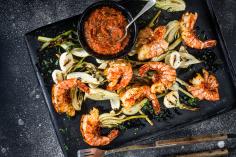Grilled prawns with fennel and spring onions