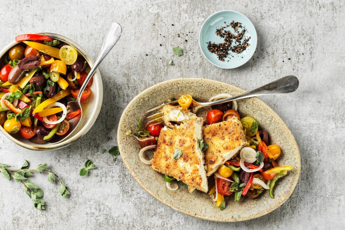 Breaded feta with salad - Recipes | fooby.ch