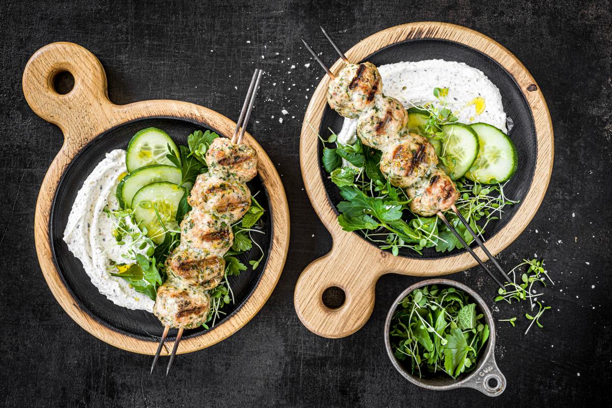 Chicken meatball skewers - Recipes | fooby.ch
