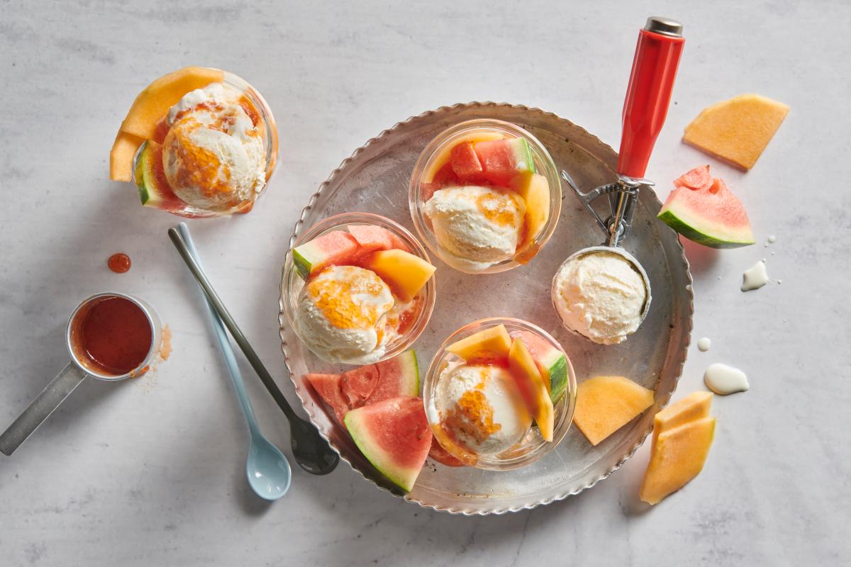 Frozen yoghurt with melon