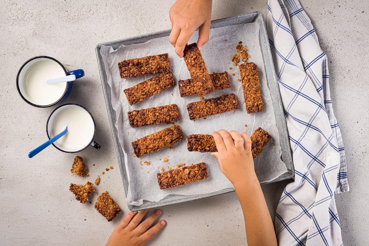 Apple and oat bars - Recipes | little FOOBY
