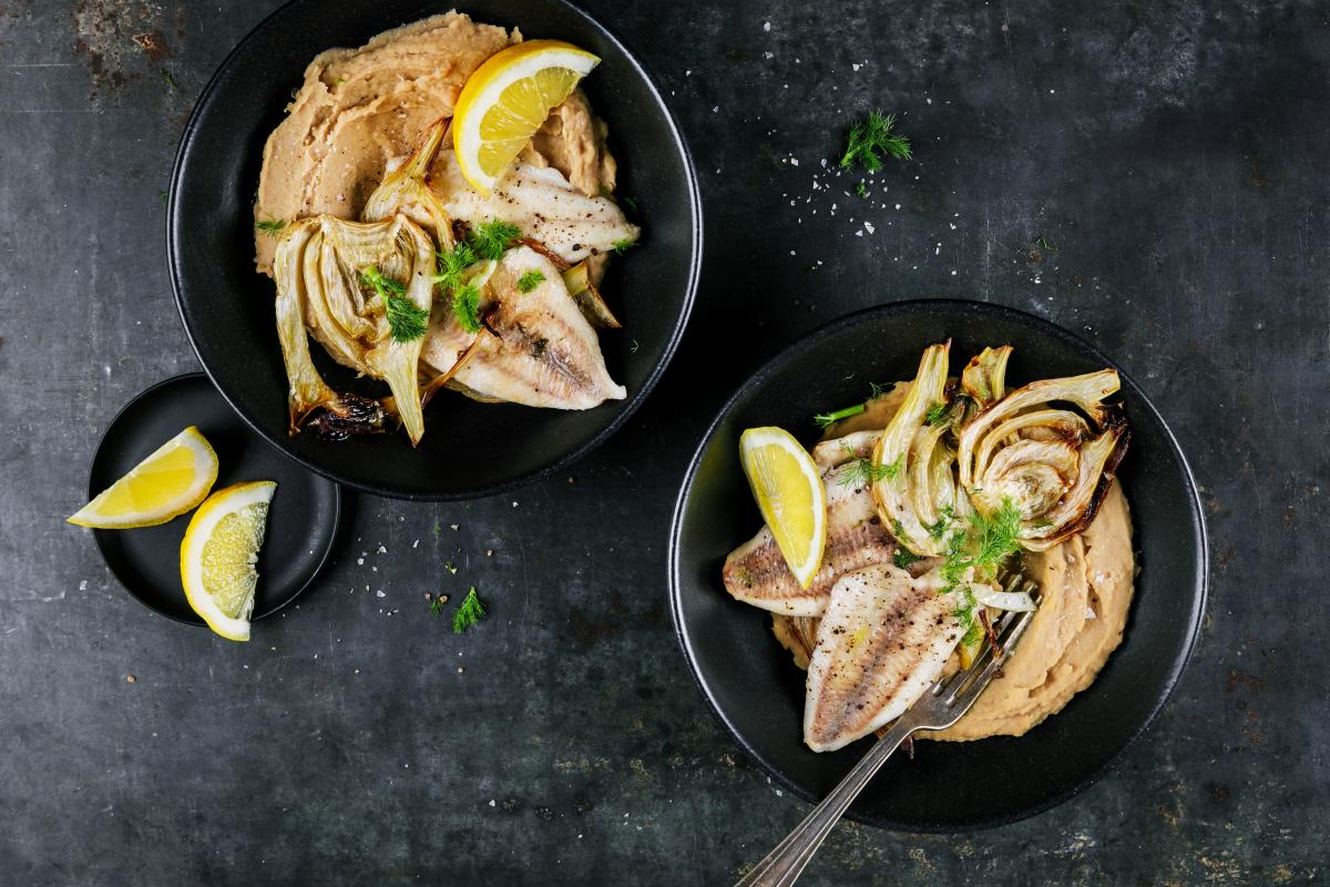 Perch fillets with fennel and bean puree - Recipes | fooby.ch