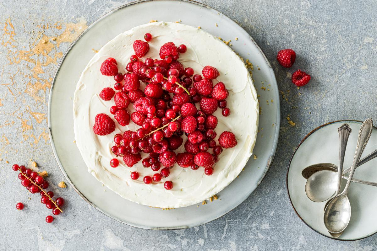 Yoghurt and cream cheese tart with berries - Recipes | fooby.ch