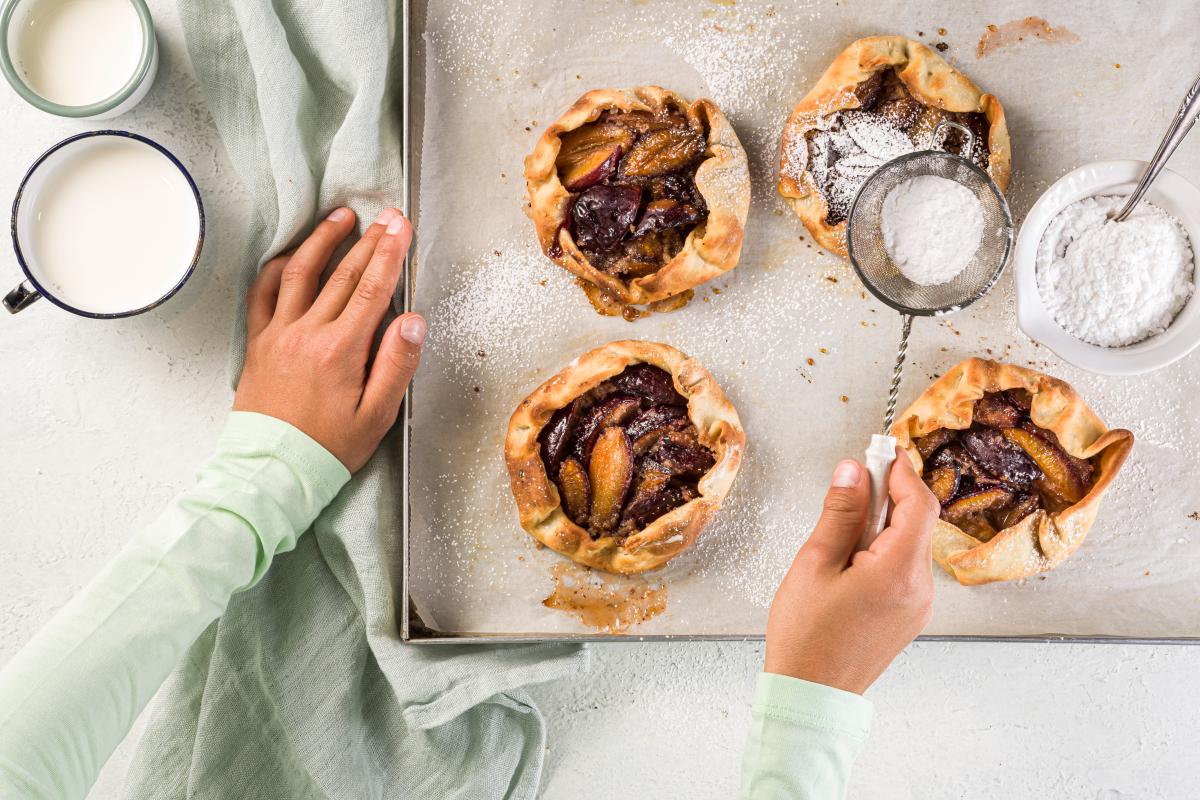 Mini plum tarts - Recipes | little FOOBY