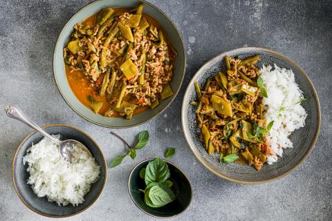 Red bean curry with mince