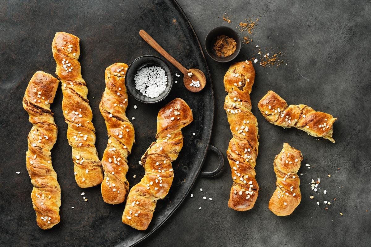 Brioche twists with pear bread filling - Recipes | fooby.ch