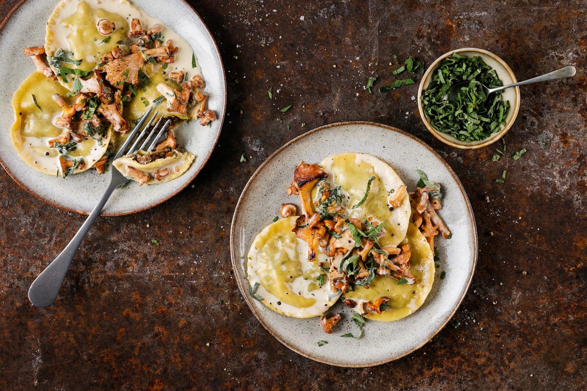 Venison ravioli with chanterelle mushrooms - Recipes | fooby.ch