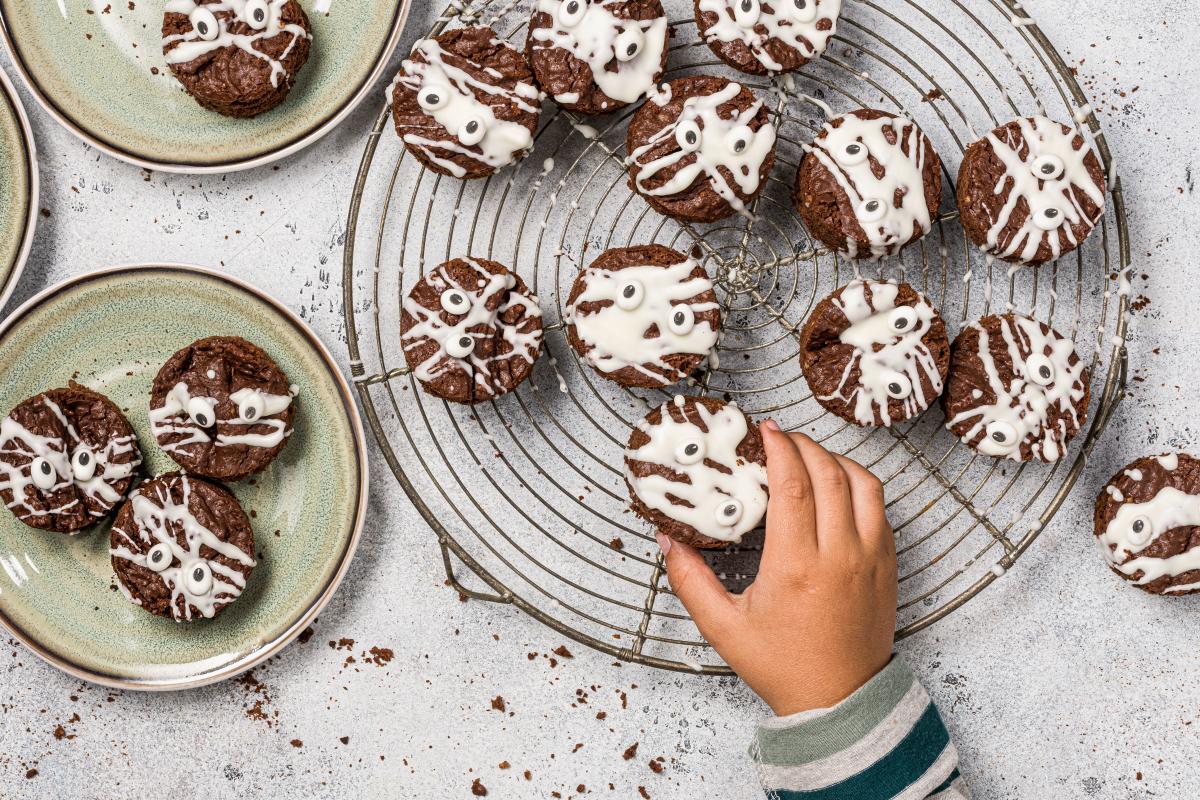 Chocolate cake mummies - Recipes | little FOOBY