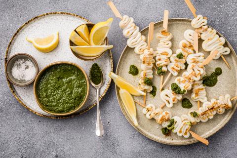 Grillierte Calamari mit Salsa Verde