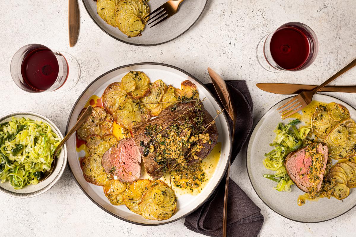 Beef fillet with Café de Paris sauce and pommes Anna - Recipes | fooby.ch
