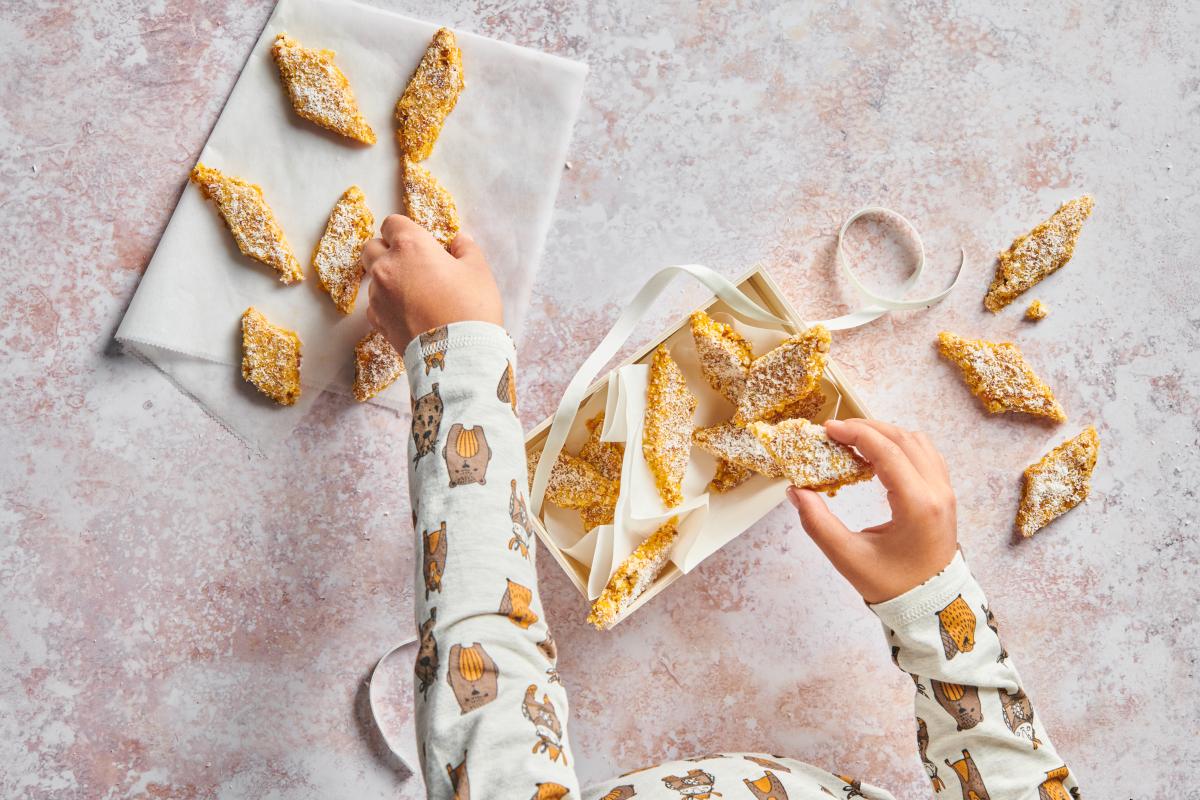 Apricot and coconut energy biscuits - Recipes | little FOOBY