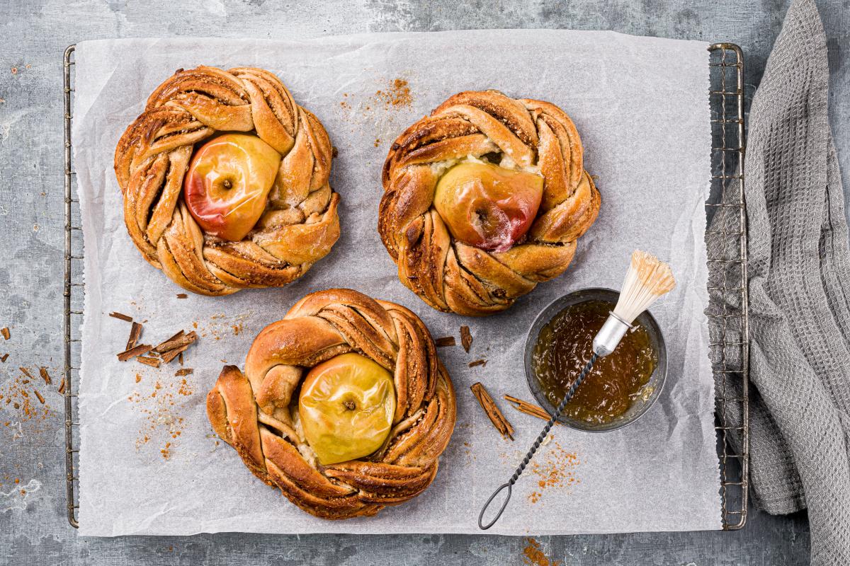 Mini apple yeast wreaths - Recipes | fooby.ch