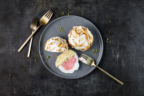 Mara des Bois meringue tarts with pistachios