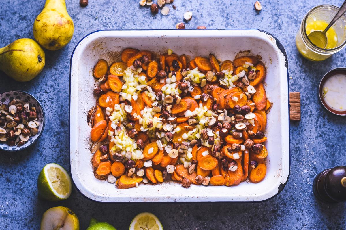 Roasted carrots with pear vinaigrette - Recipes | fooby.ch