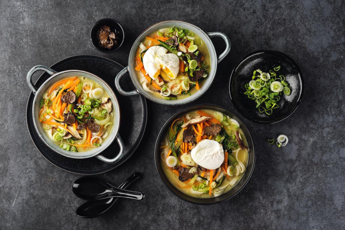 Udon noodle soup with poached egg and truffle - Recipes | fooby.ch