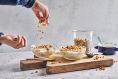 Muesli with quince and apple sauce