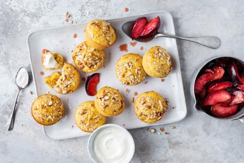 Corn muffins with cinnamon plums